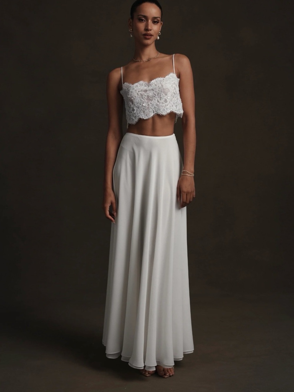 V. Chapman The Shiloh Top in White 00 - Picture 2 of 10